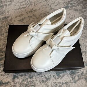 Lulus - Calissa White Bow Flatform Sneakers in Size 8